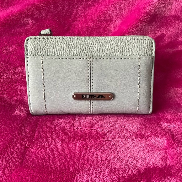 COPY - ROOTS NWT WALLET - Picture 6 of 8